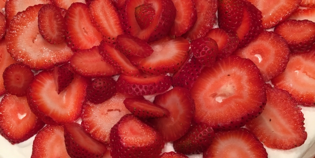 Pavlova: A Light Meringue Nest for the Season’s Best